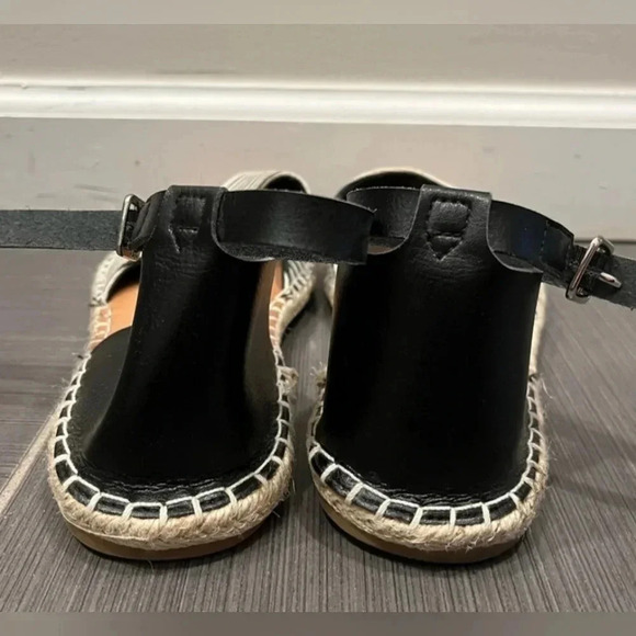 Old Navy striped flat sandals - Picture 3 of 4